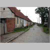 905-1473 Ostpreussenreise 2004. In diesen Haeusern wohnten die Mitarbeiter des Gestuets..jpg